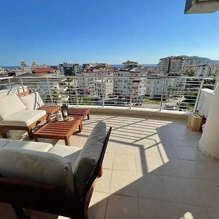Deniz,kale Manzarali 3+1 Havuzlu Alanya